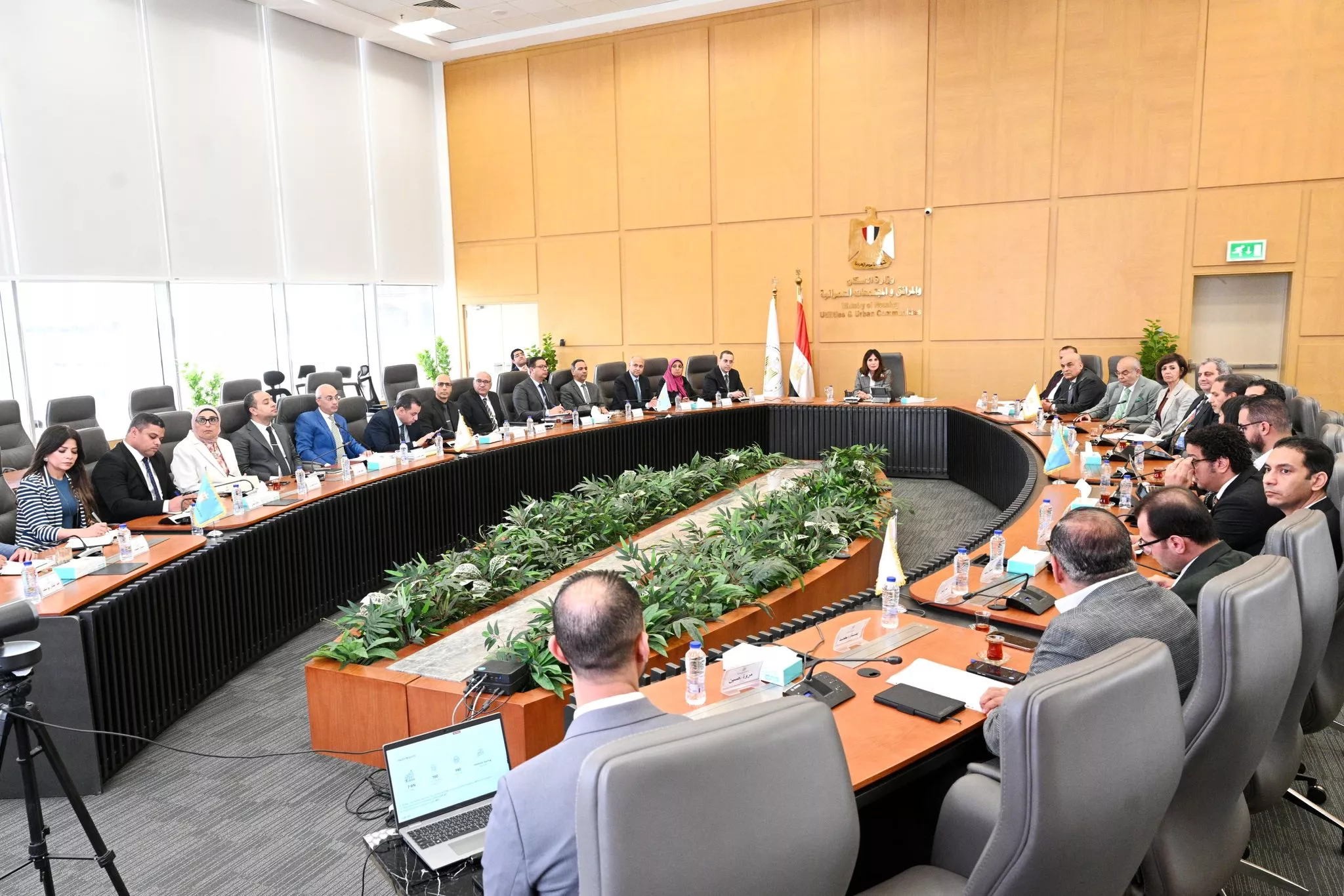 وزيرة الإسكان تلتقي مسؤولي شركة HDP