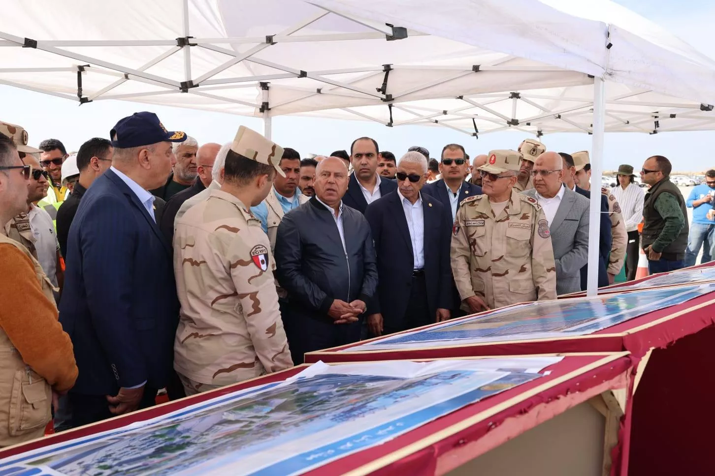 وزير النقل يتفقد مواقع مشروع تطوير وتوسعة ميناء العريش