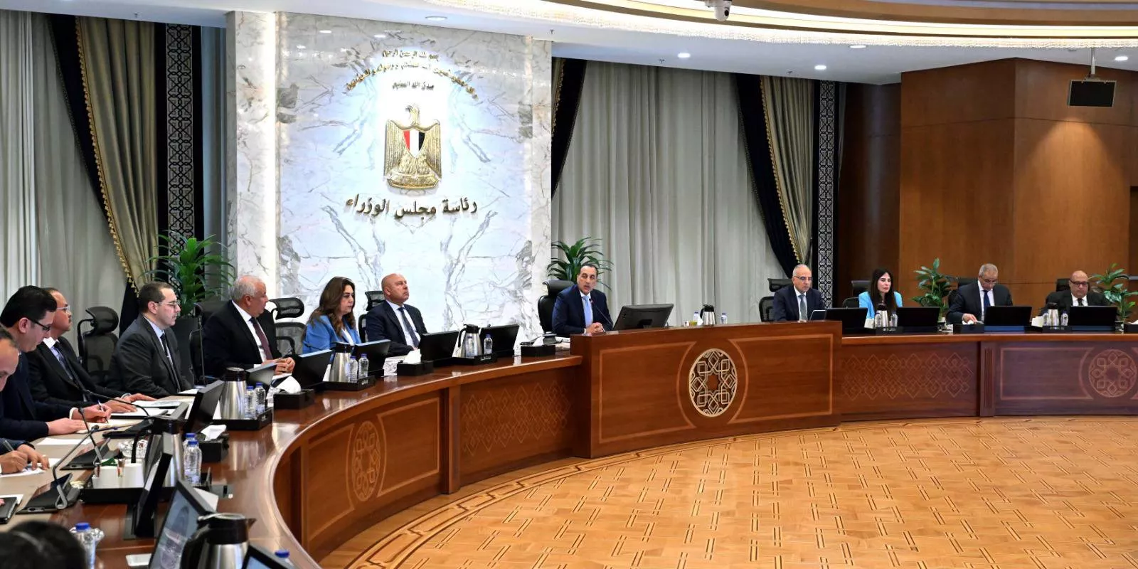 مدبولي يتابع موقف تنفيذ مشروعي رأس الحكمة وشمس الحكمة