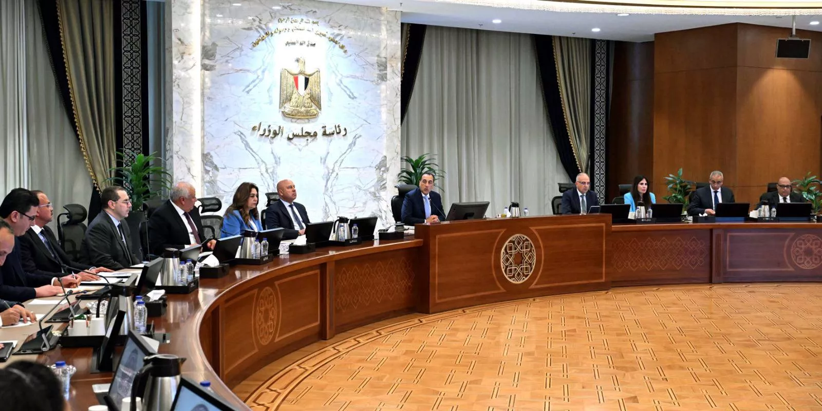 مدبولي يتابع موقف تنفيذ مشروعي رأس الحكمة وشمس الحكمة