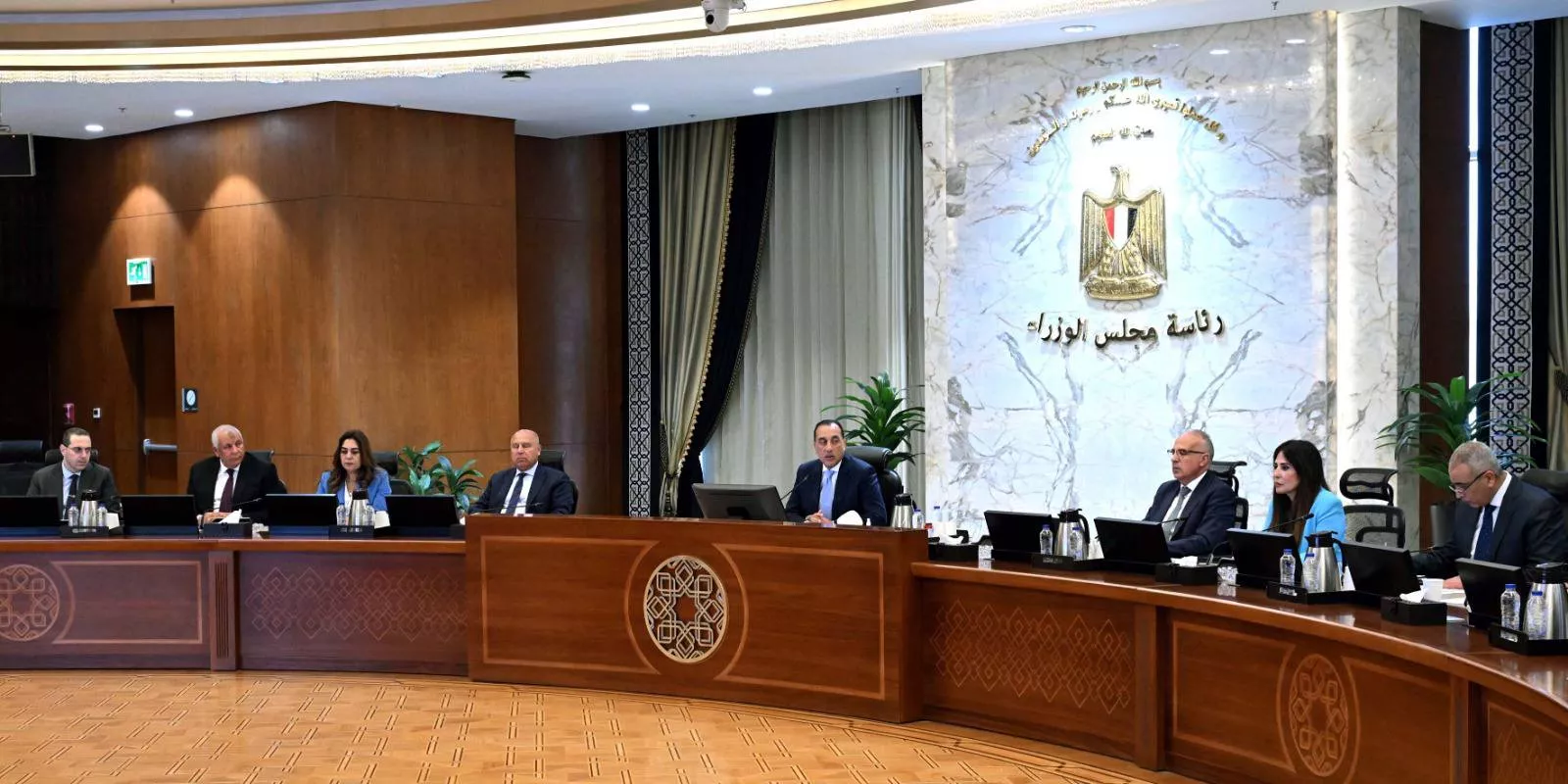 مدبولي يتابع موقف تنفيذ مشروعي رأس الحكمة وشمس الحكمة