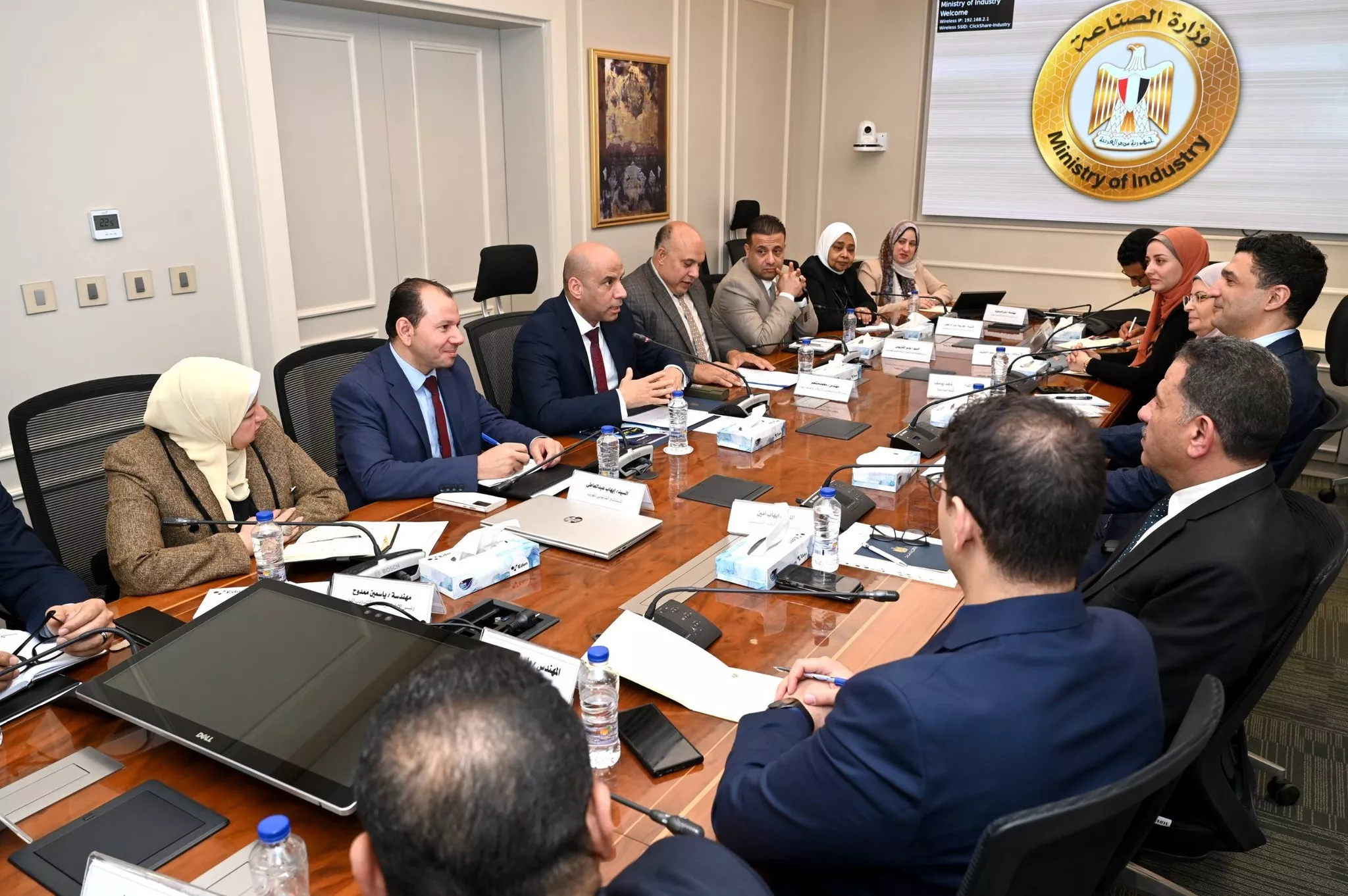 سبل تعزيز التعاون بين وزارتي الصناعة والعمل 