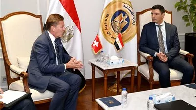 مصر وسويسرا تبحثان سبل تعزيز التعاون للوصول لمرحلة الشراكة الصناعية