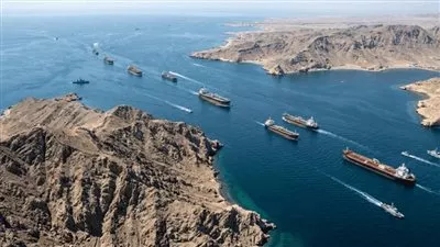 إيران تعلن إعادة فرض القيود على مضيق هرمز