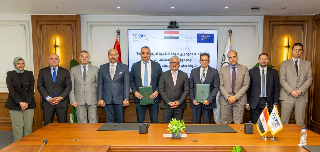 رئيس اقتصادية قناة السويس يشهد توقيع عقود 3 مشروعات