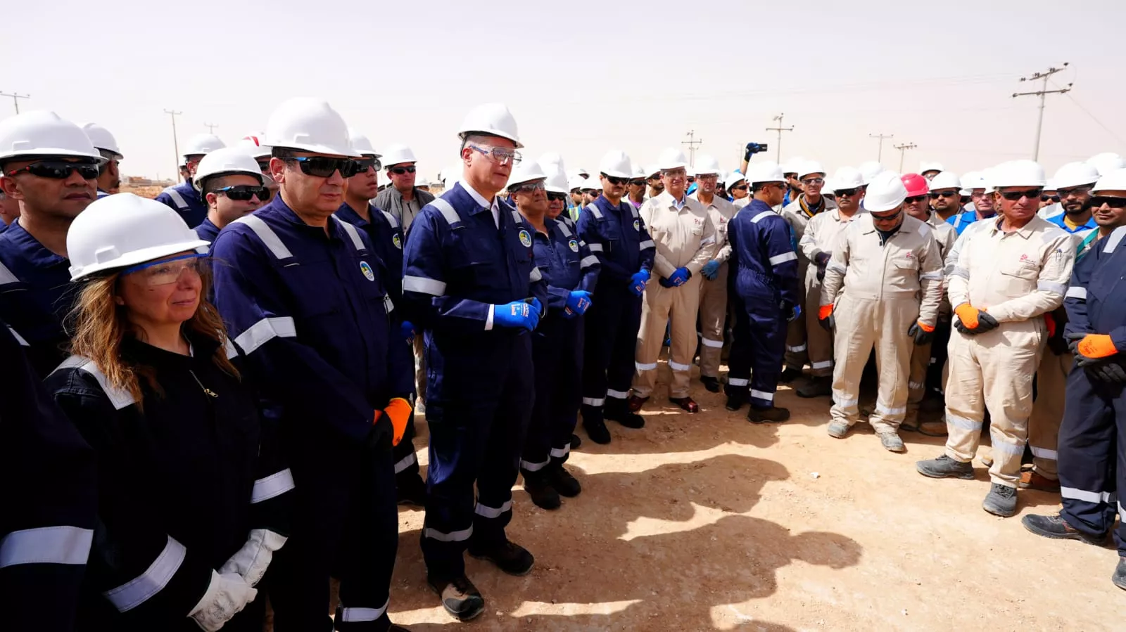 وزير البترول من حقول مليحة بالصحراء الغربية