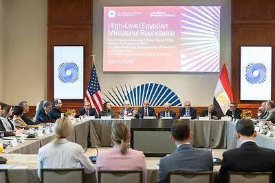 وزير الاستثمار يشارك في مائدة مستديرة بغرفة التجارة الأمريكية