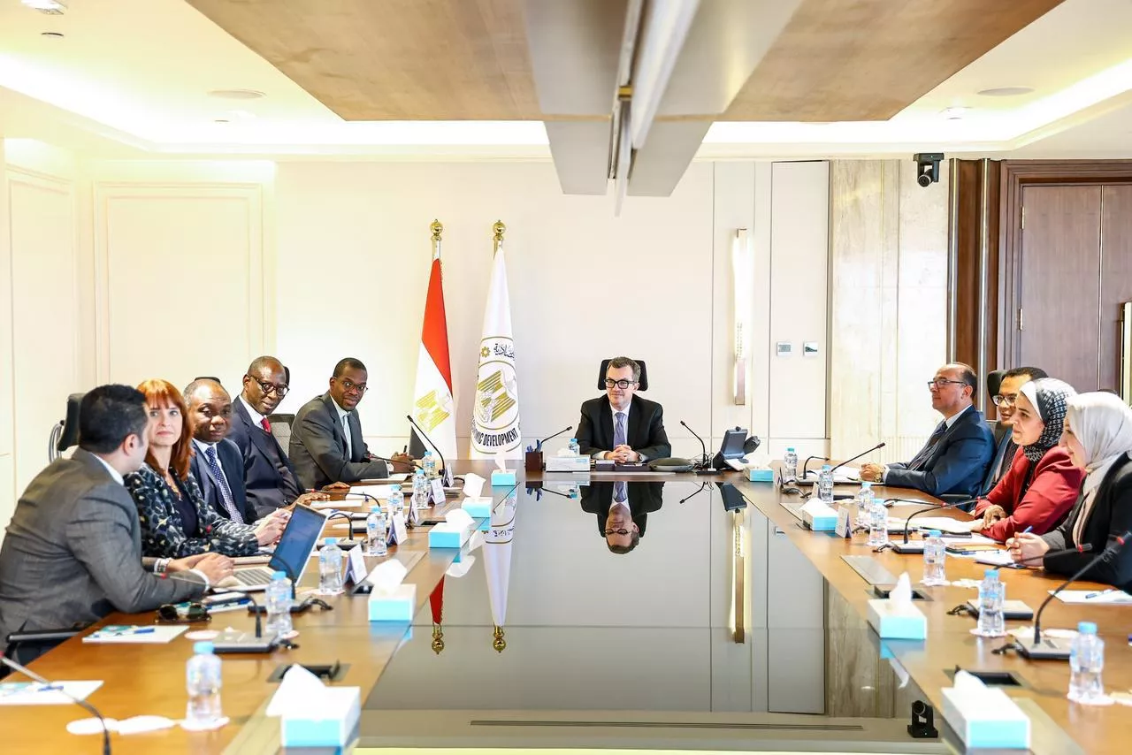 وزير التخطيط يجتمع مع ممثلي البنك الإفريقي للتنمية