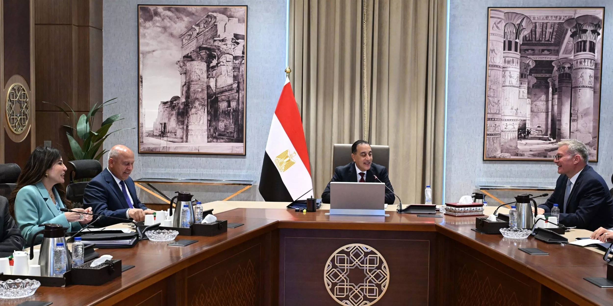 رئيس الوزراء يتابع موقف ترشيد استهلاك المواد البترولية
