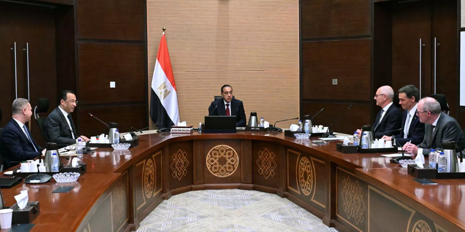 رئيس الوزراء يلتقي الرئيس التنفيذي لشركة فاليو الفرنسية