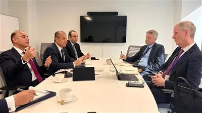 مصر تبحث مع بنك الاستثمار الأوروبي توسيع التمويل التنموي للمناطق الصناعية