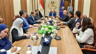 هيئة الدواء تبحث مع «لوريال» تعزيز الاستثمار في مستحضرات التجميل