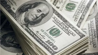 تراجع سعر الدولار مع ترقب محادثات أمريكا وإيران