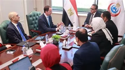 وزير «الصحة» و«فايزر» يبحثان توسيع التعاون لعلاج الأورام والهيموفيليا وتوطين اللقاحات