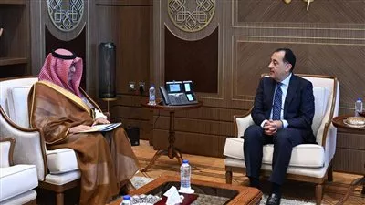 رئيس الوزراء يبحث سبل تعزيز التعاون الاقتصادي والاستثماري بين مصر و السعودية