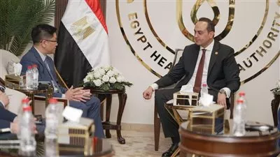 «الرعاية الصحية» تبحث التعاون مع «مايندراي» و«كيميت» لتطوير منظومة المعامل