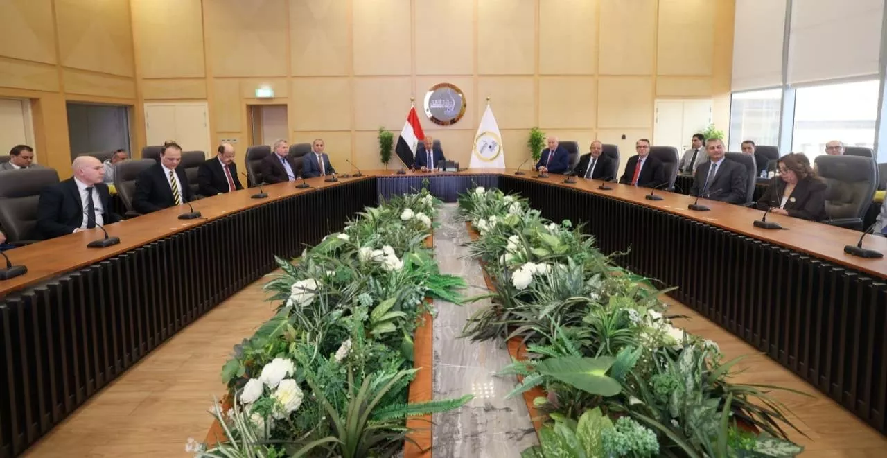 وزير النقل يترأس اجتماع شركة إم أو تي للاستثمار والتنمية
