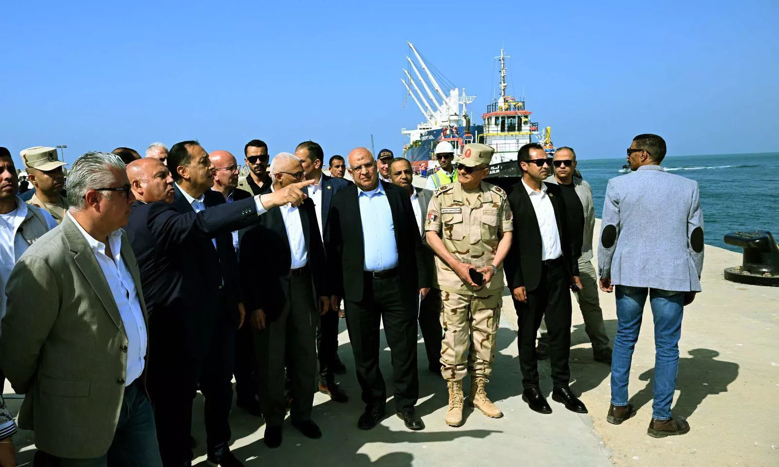 رئيس الوزراء يتفقد مشروع تطوير ميناء العريش البحري 