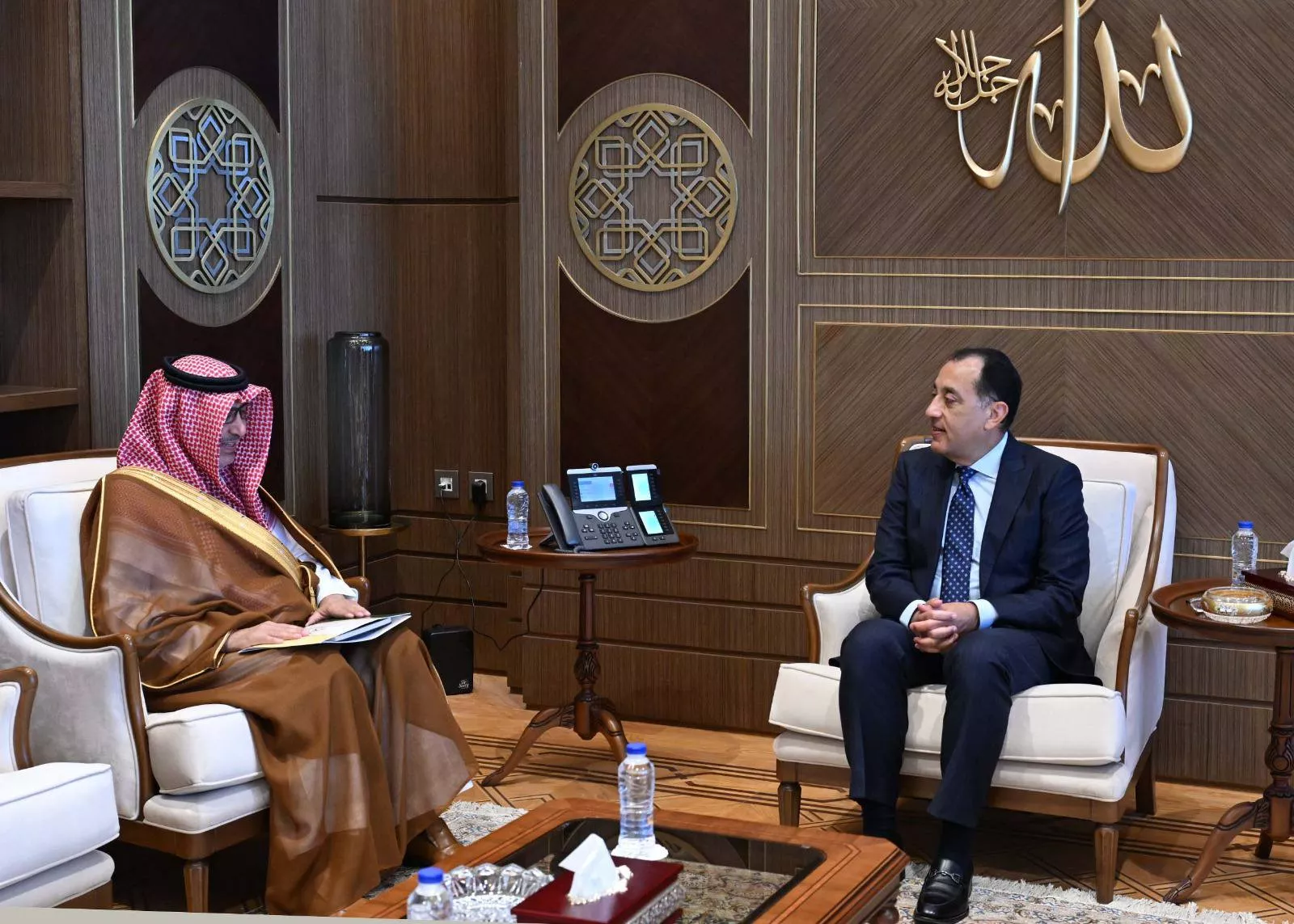 رئيس الوزراء يستقبل سفير خادم الحرمين الشريفين