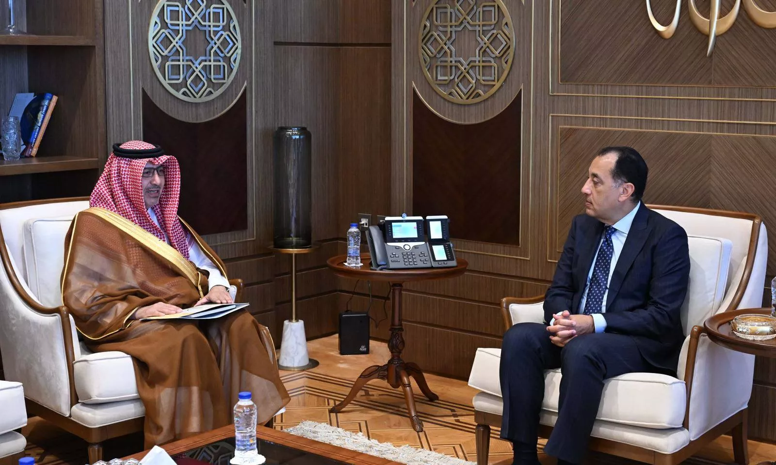 رئيس الوزراء يستقبل سفير خادم الحرمين الشريفين