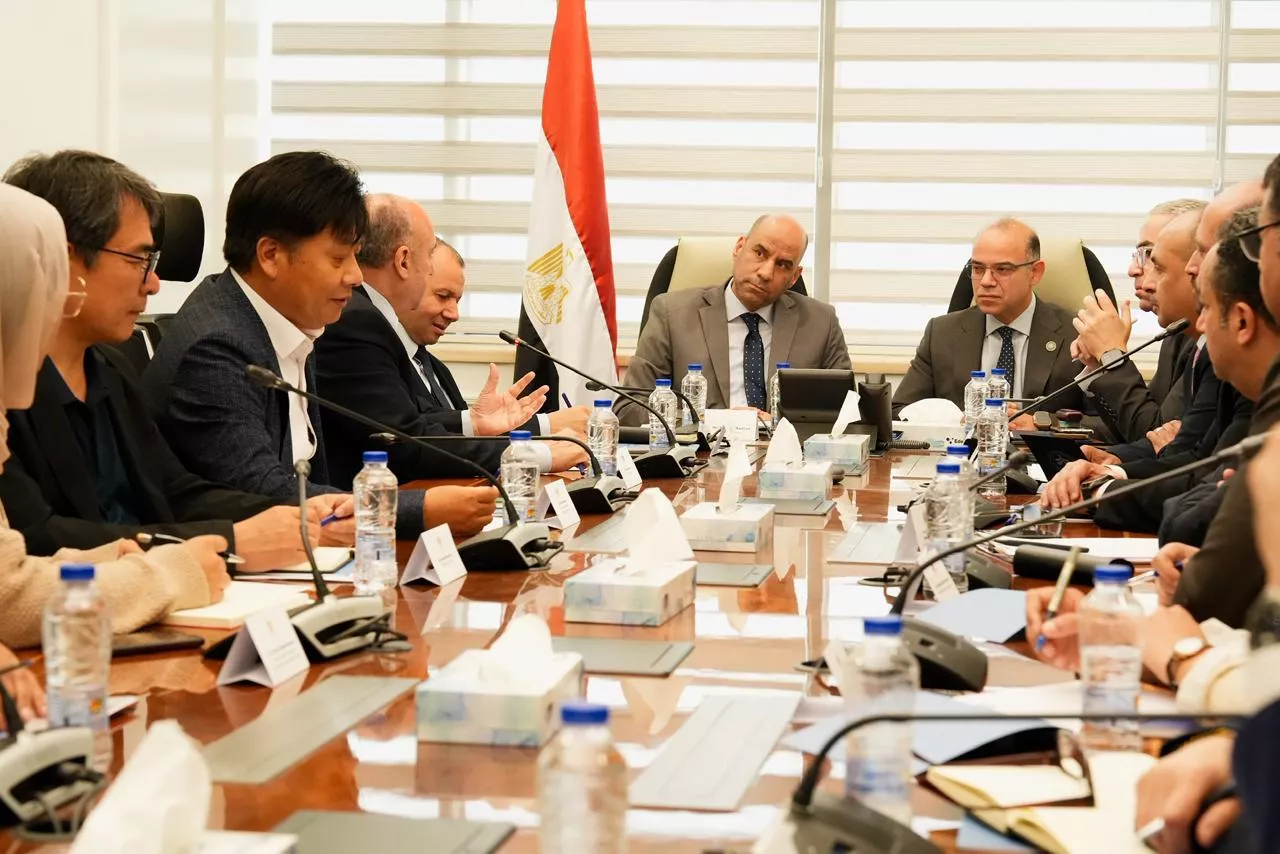 تعاون بين وزارتي الاستثمار والتجارة الخارجية والعمل