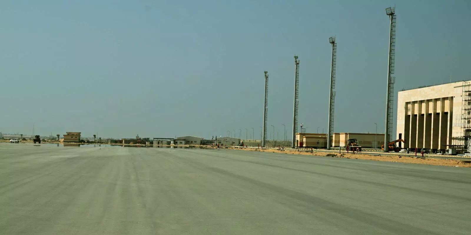 مدبولي يتابع الموقف التنفيذي لمشروع تطوير مطار العريش الدولي