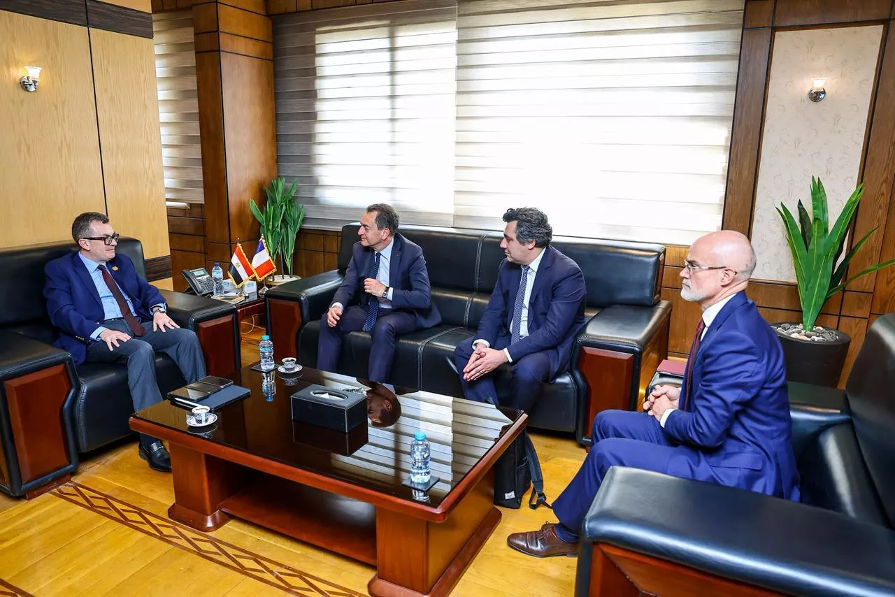 وزير التخطيط يجتمع مع وفد وزارة الخزانة الفرنسية