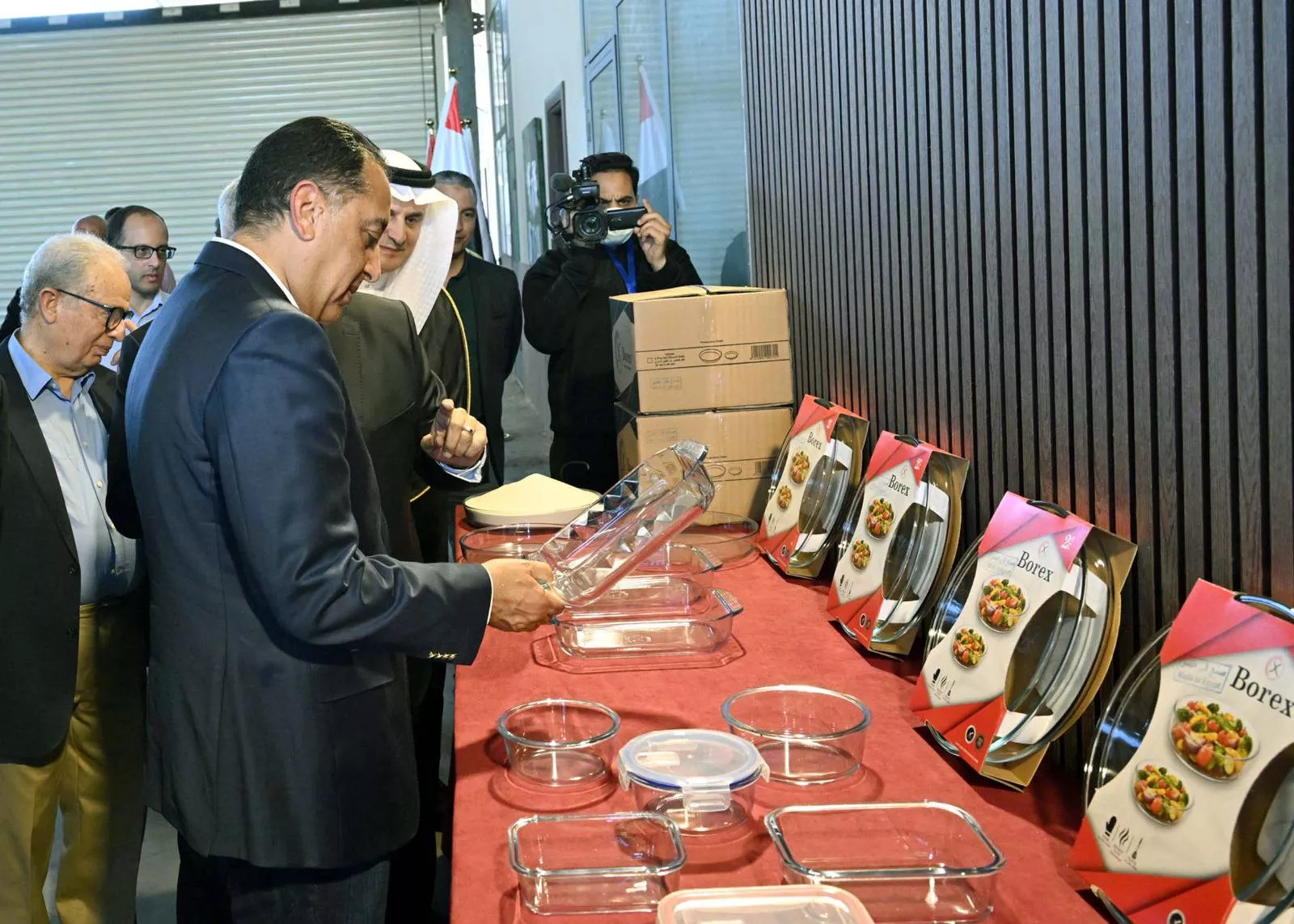 رئيس الوزراء يفتتح مصنع شركة بوريكس للزجاج المحدودة