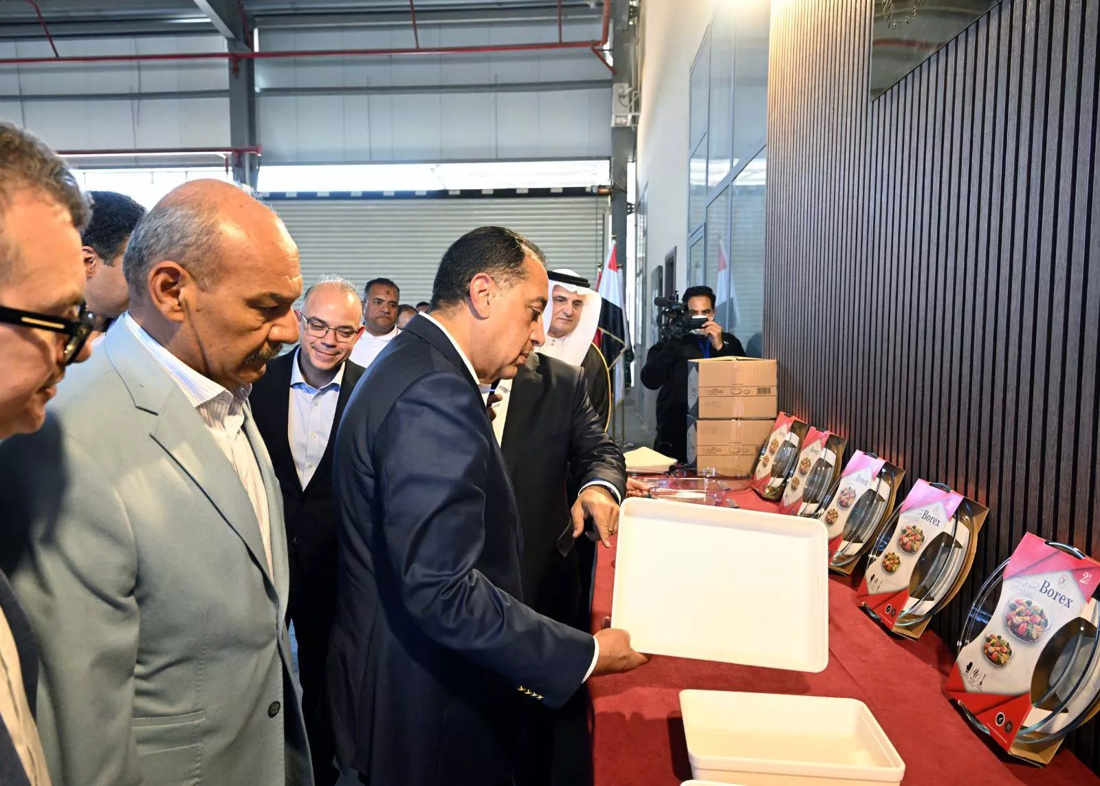 رئيس الوزراء يفتتح مصنع شركة بوريكس للزجاج المحدودة