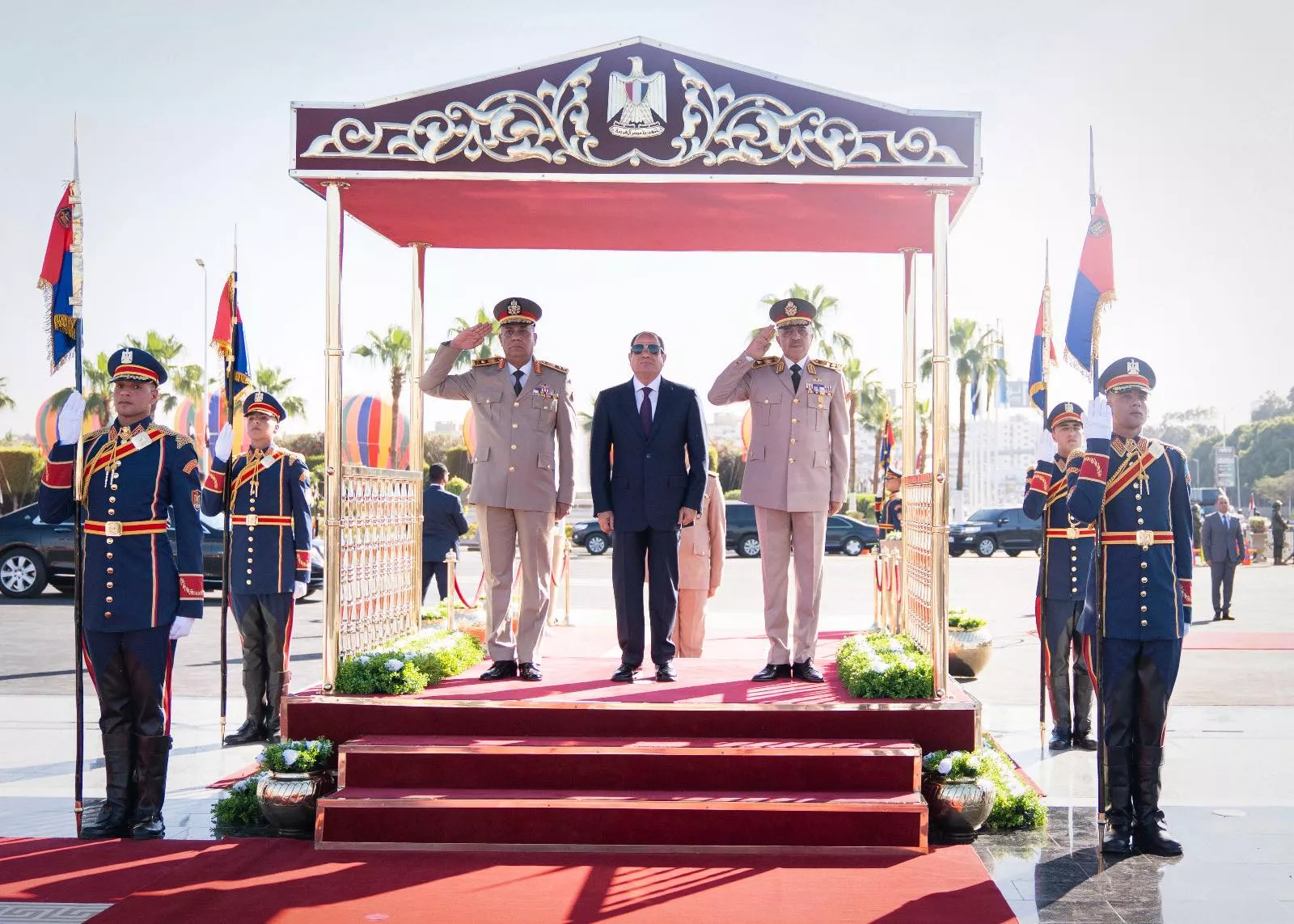 الرئيس السيسي يضع إكليل من الزهور على النصب التذكاري وقبر السادات