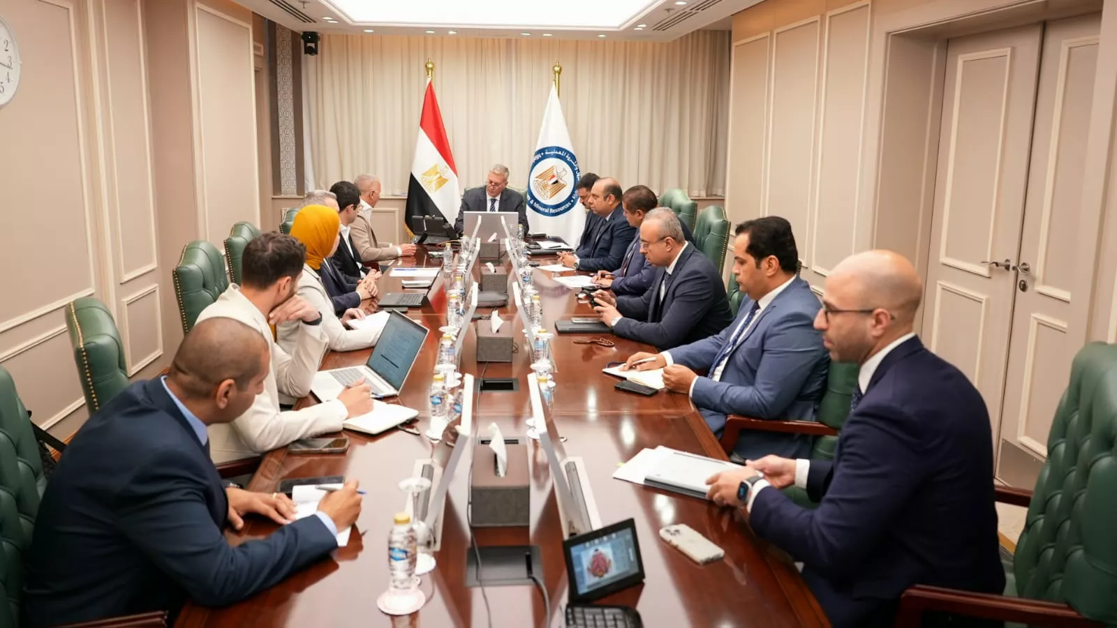 وزير البترول مع رئيس شركة السويدي إلكتريك