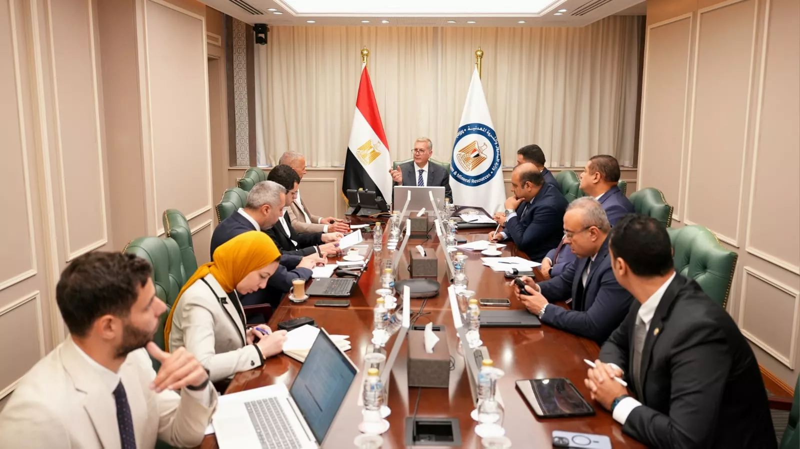 وزير البترول مع رئيس شركة السويدي إلكتريك