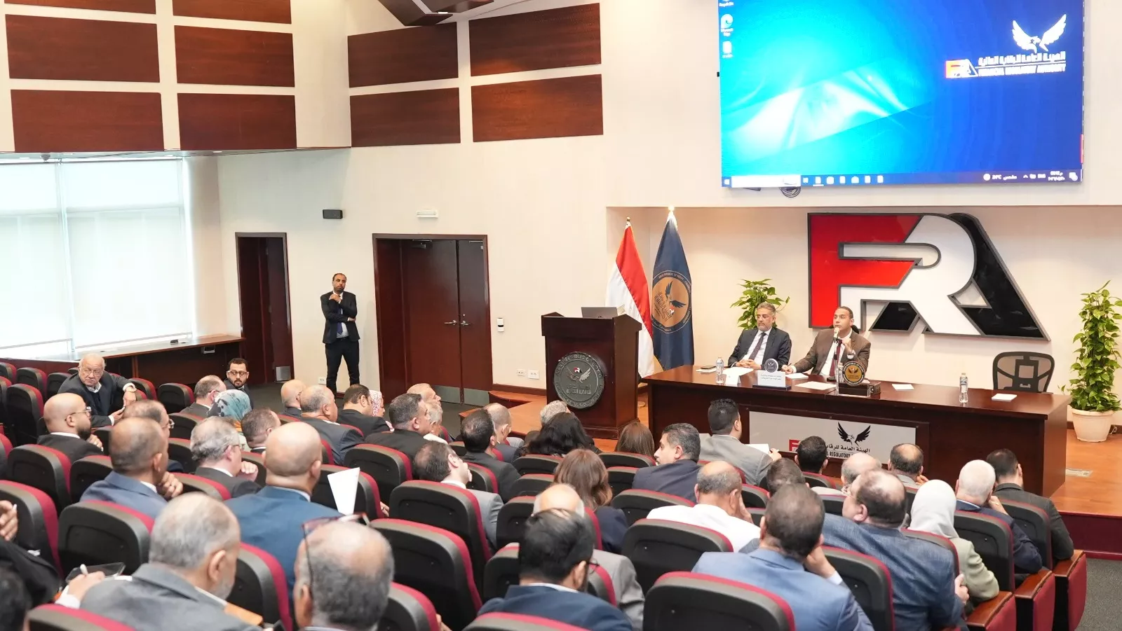 اجتماع عزام بممثلي شركات إدارة برامج الرعاية الصحية