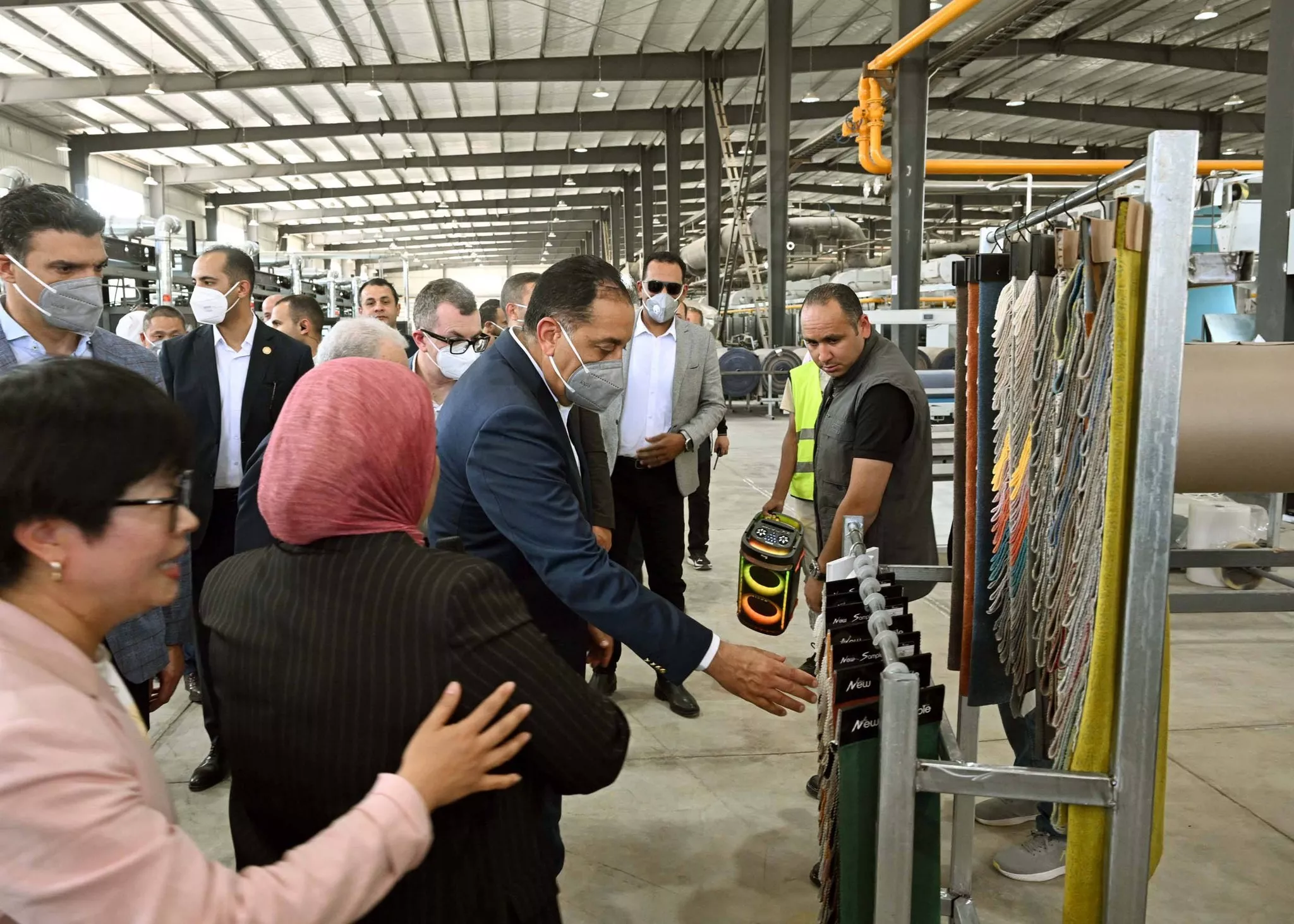 رئيس الوزراء يفتتح مصنع شركة إتش كي دينج تشانج شينج