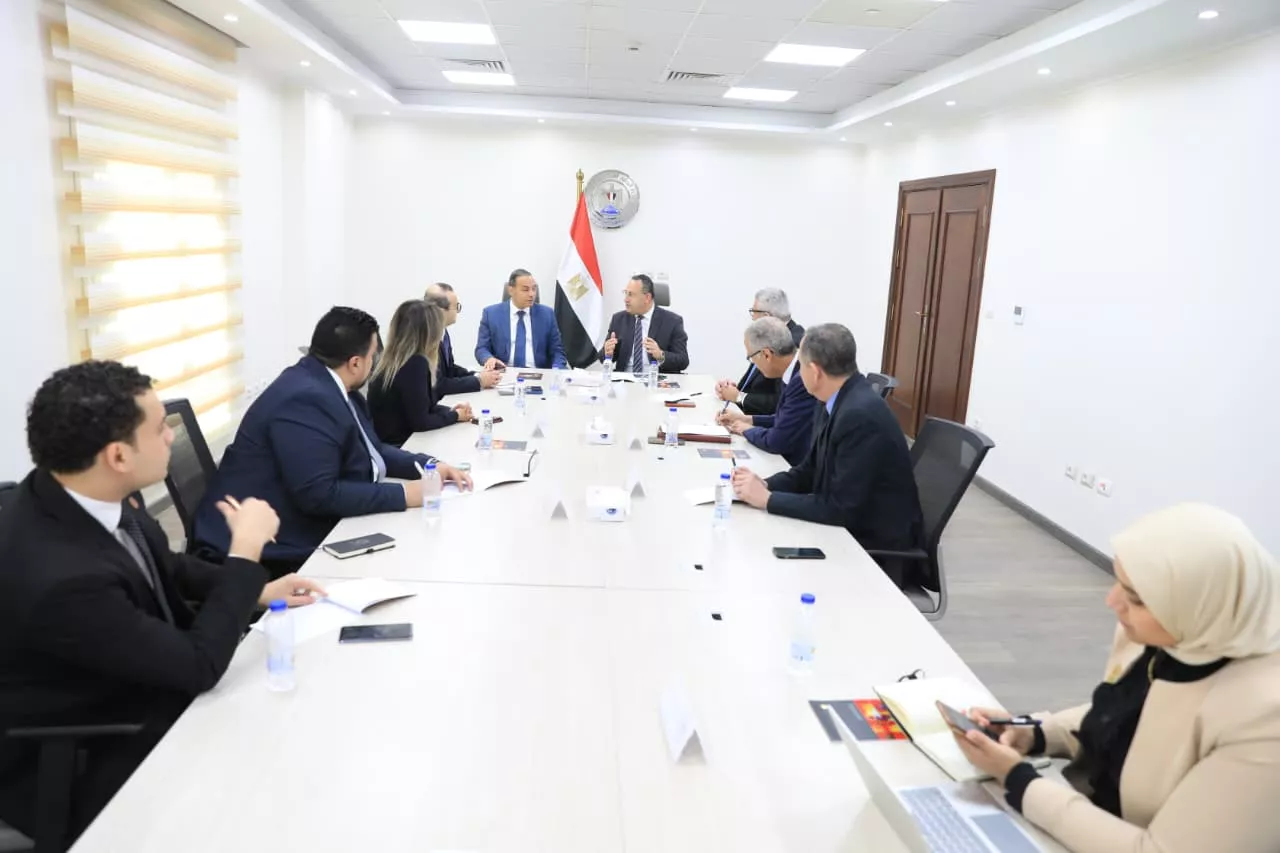 وزير التعليم العالي يجتمع مع رئيس الرقابة المالية