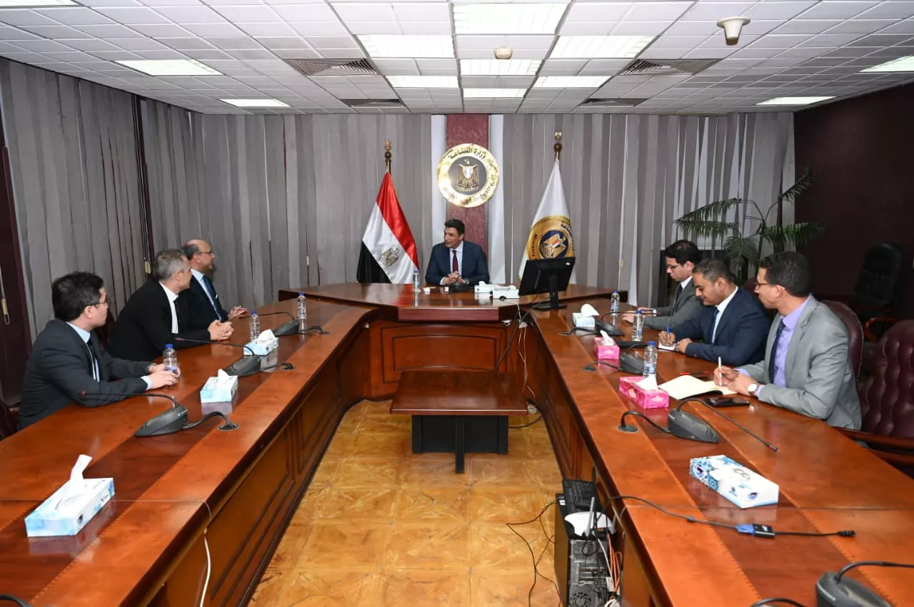 وزير الصناعة يجتمع مع وفد مجموعة صافولا للأغذية
