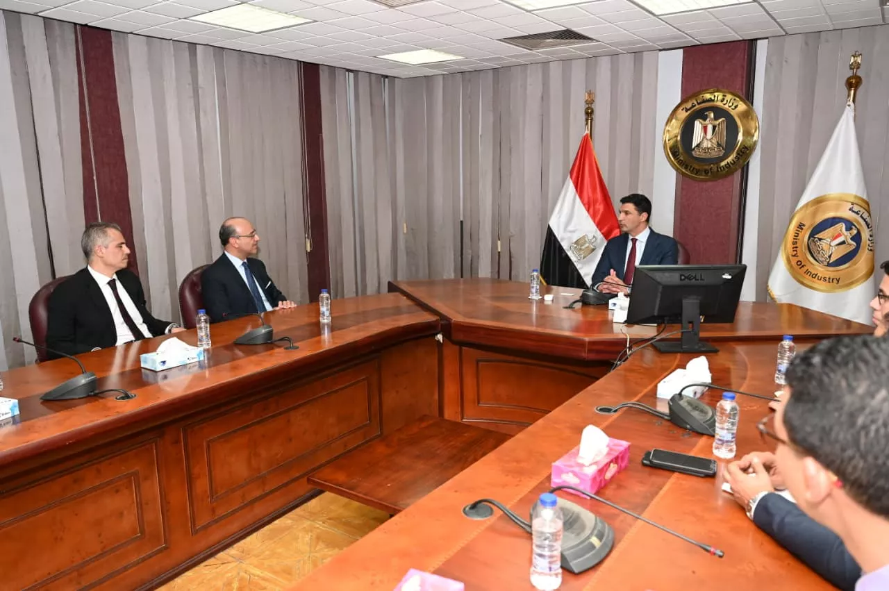 وزير الصناعة يجتمع مع وفد مجموعة صافولا للأغذية