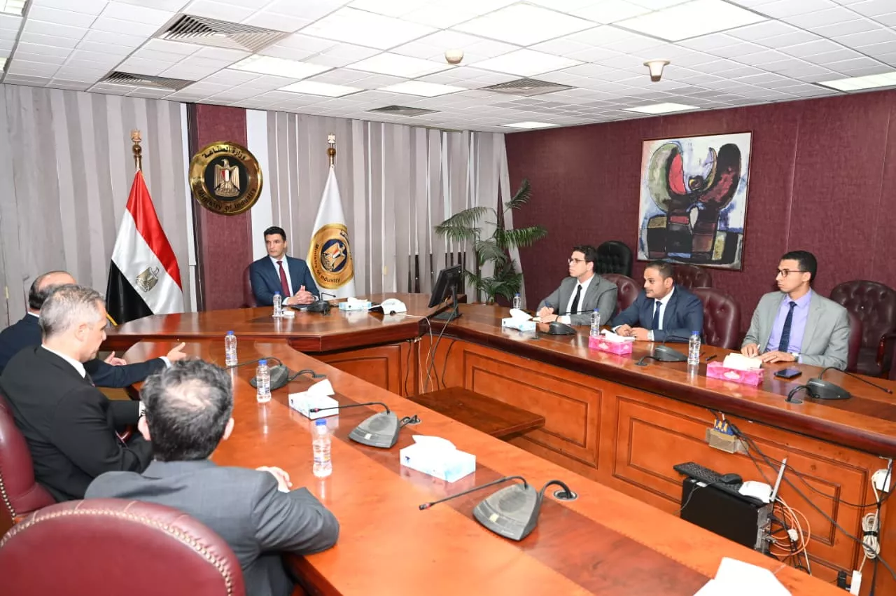 وزير الصناعة يجتمع مع وفد مجموعة صافولا للأغذية