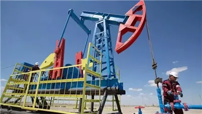 أسعار النفط تقفز فوق 107 دولارات وسط تعثر محادثات السلام بين أمريكا وإيران