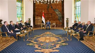 الرئيس السيسي يبحث سبل التعاون في مجال الملاحة البحرية بين مصر و روسيا 