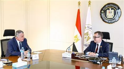وزير «التخطيط» يبحث مع «أيادي للاستثمار» سُبل دعم ريادة الأعمال والشركات الناشئة