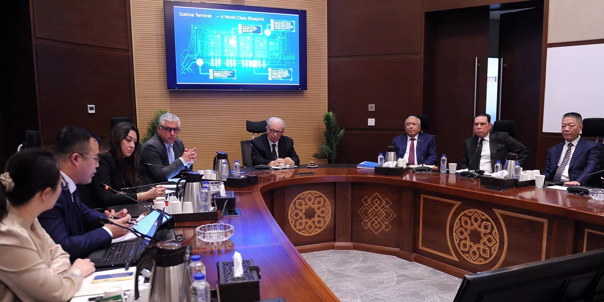 نائب رئيس الوزراء يلتقي ممثلي عددٍ من الشركات الصينية