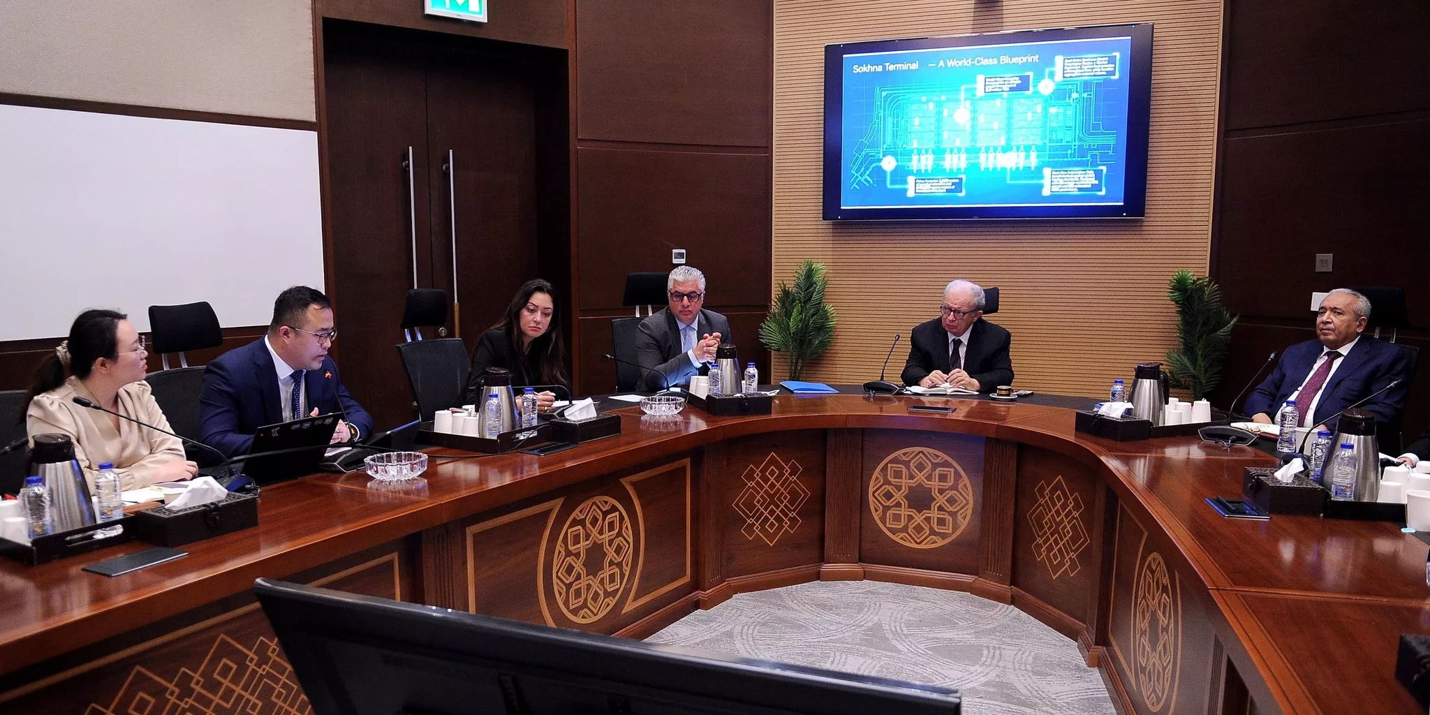 نائب رئيس الوزراء يلتقي ممثلي عددٍ من الشركات الصينية
