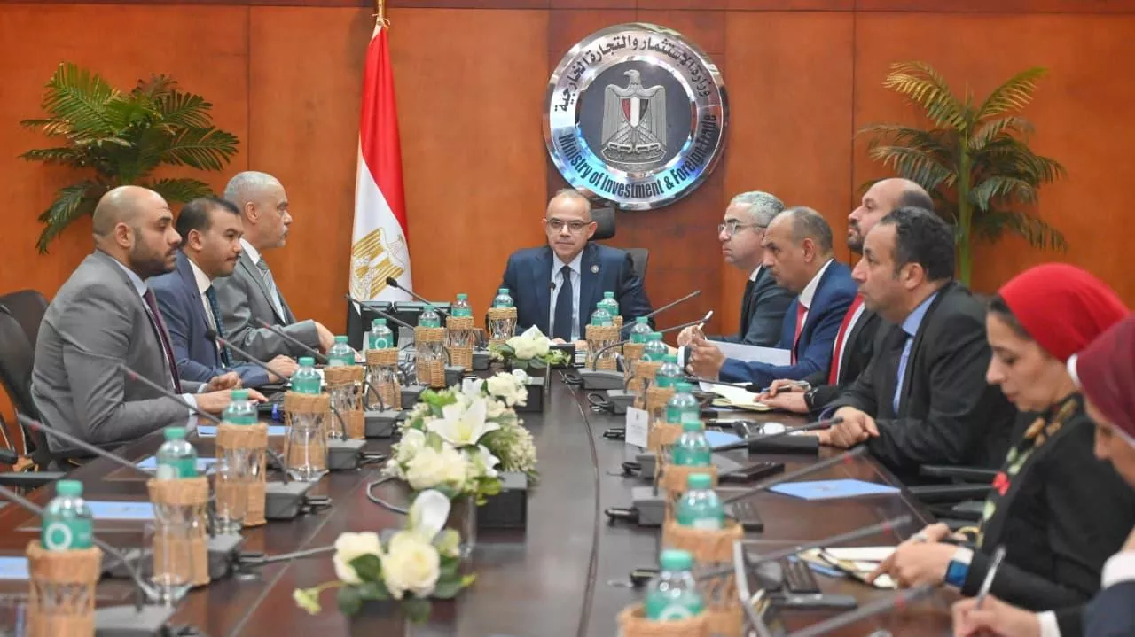 وزير الاستثمار يجتمع مع الرئيس التنفيذي لمجموعة العربي