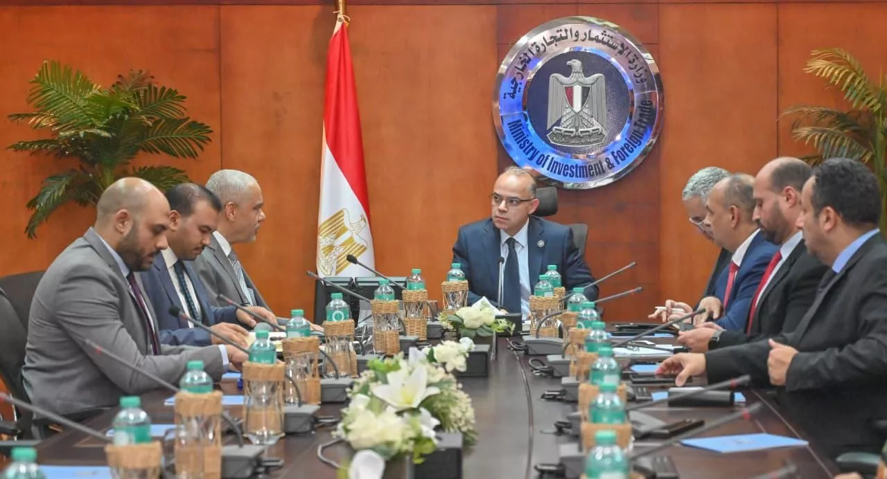 وزير الاستثمار يجتمع مع الرئيس التنفيذي لمجموعة العربي