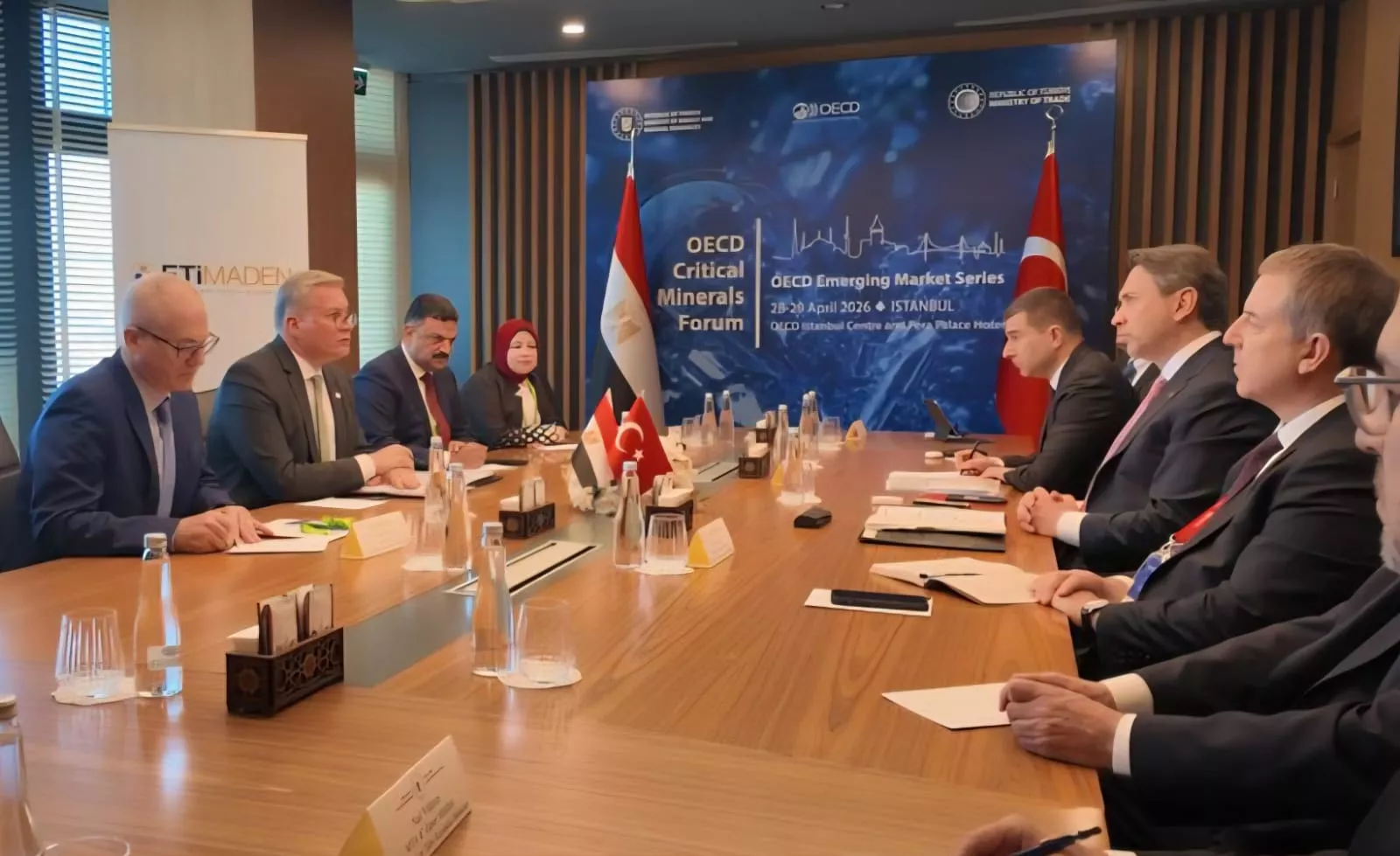 وزير البترول يجتمع مع نظيره التركي