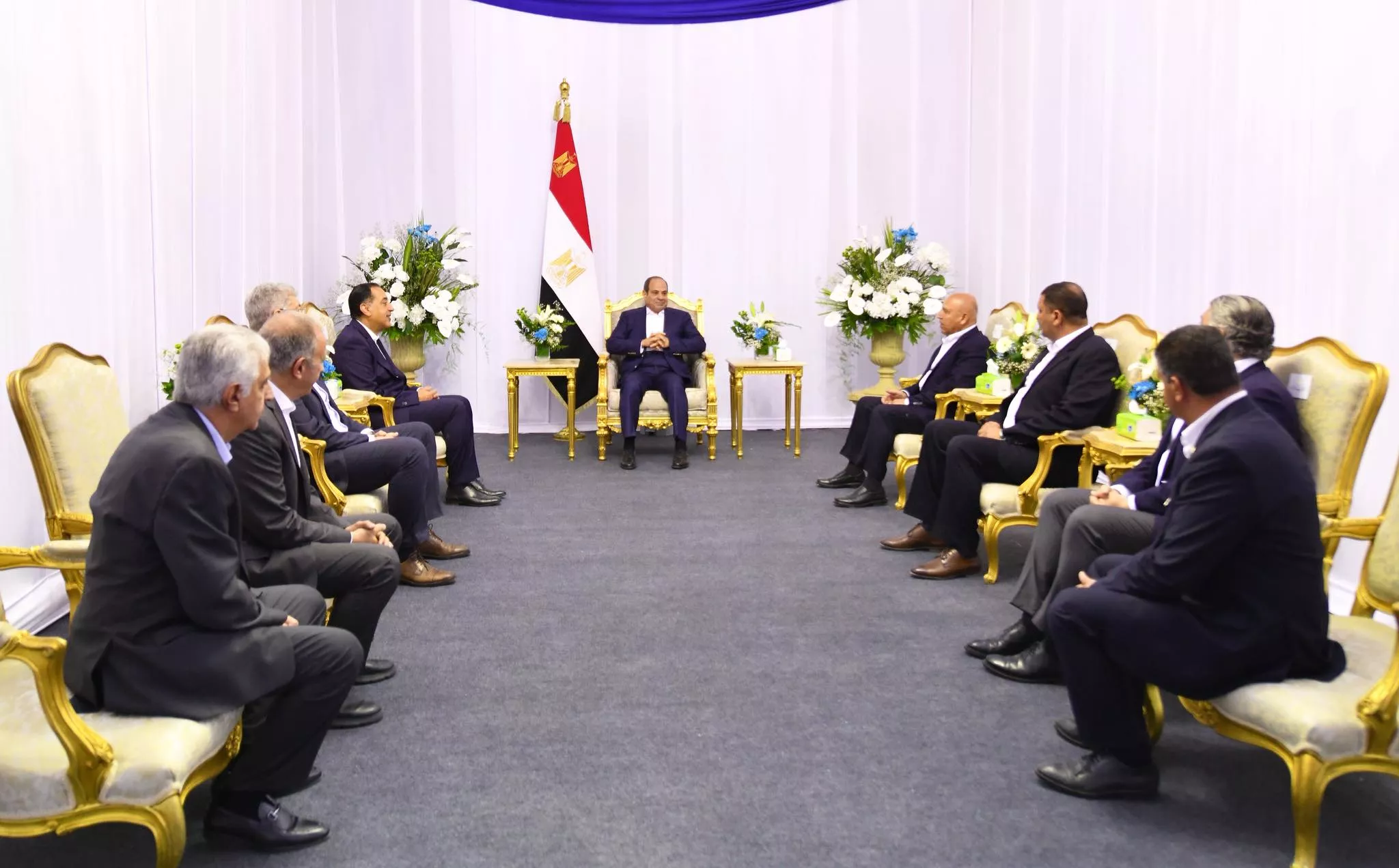 السيسي يتفقد أعمال مشروع محطة مترو الأهرامات