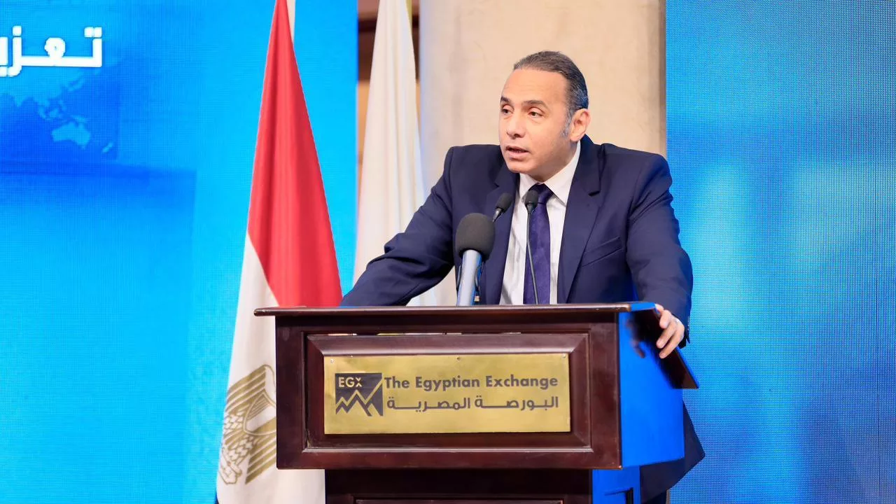 الدكتور إسلام عزام رئيس الهيئة العامة للرقابة الإدارية 