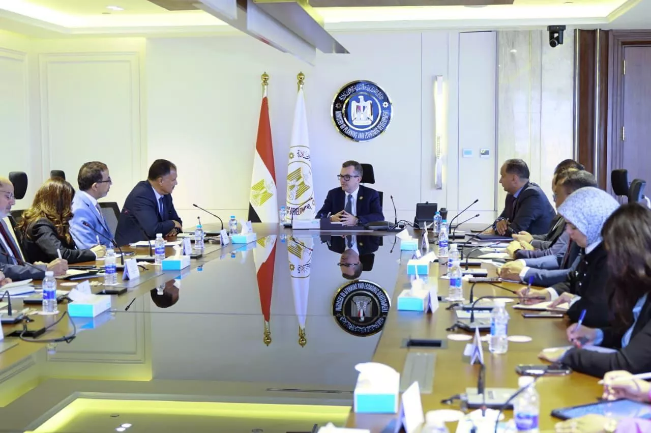 وزير التخطيط يجتمع مع مدير المكتب الإقليمي للبنك الإسلامي للتنمية