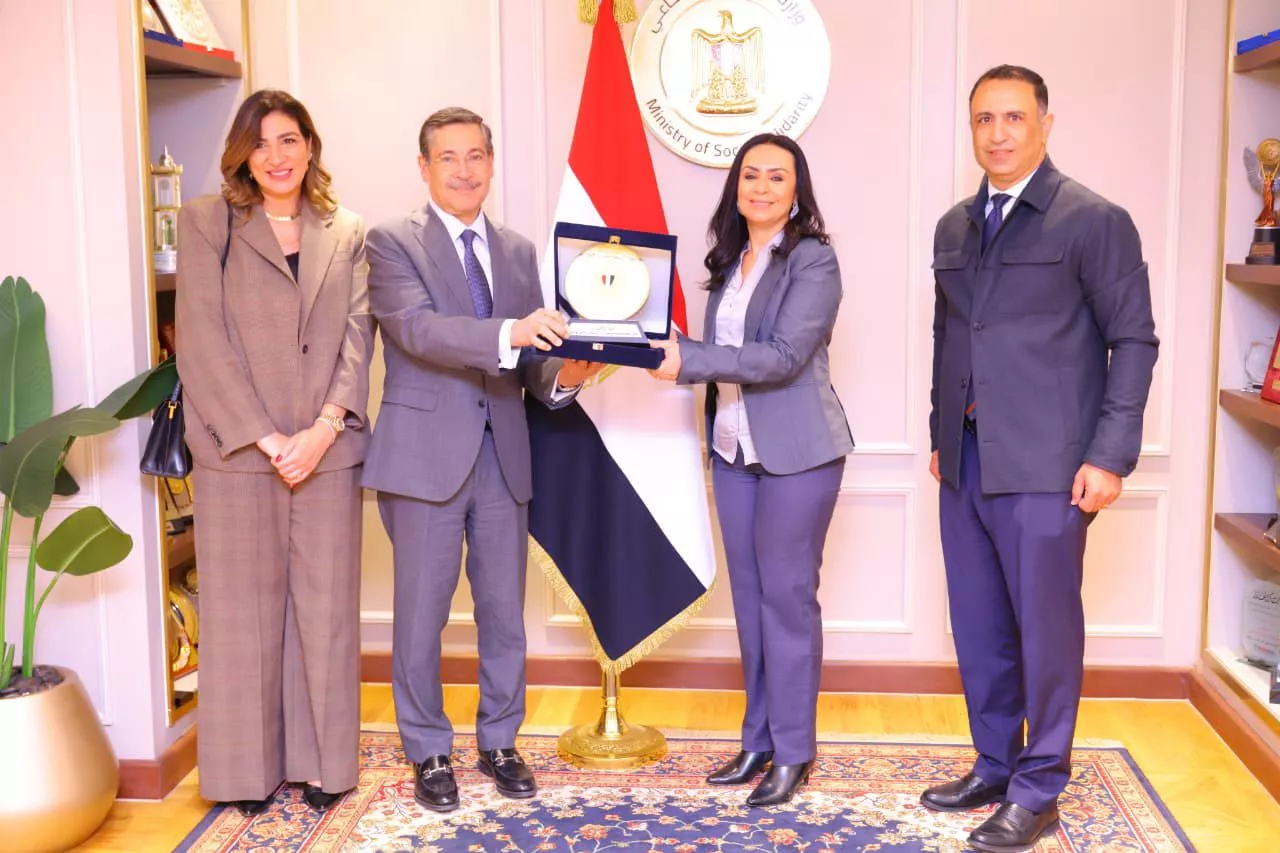 التضامن وبنك التعمير يوزعان أجهزة تعويضية لطلاب ذوي الإعاقة